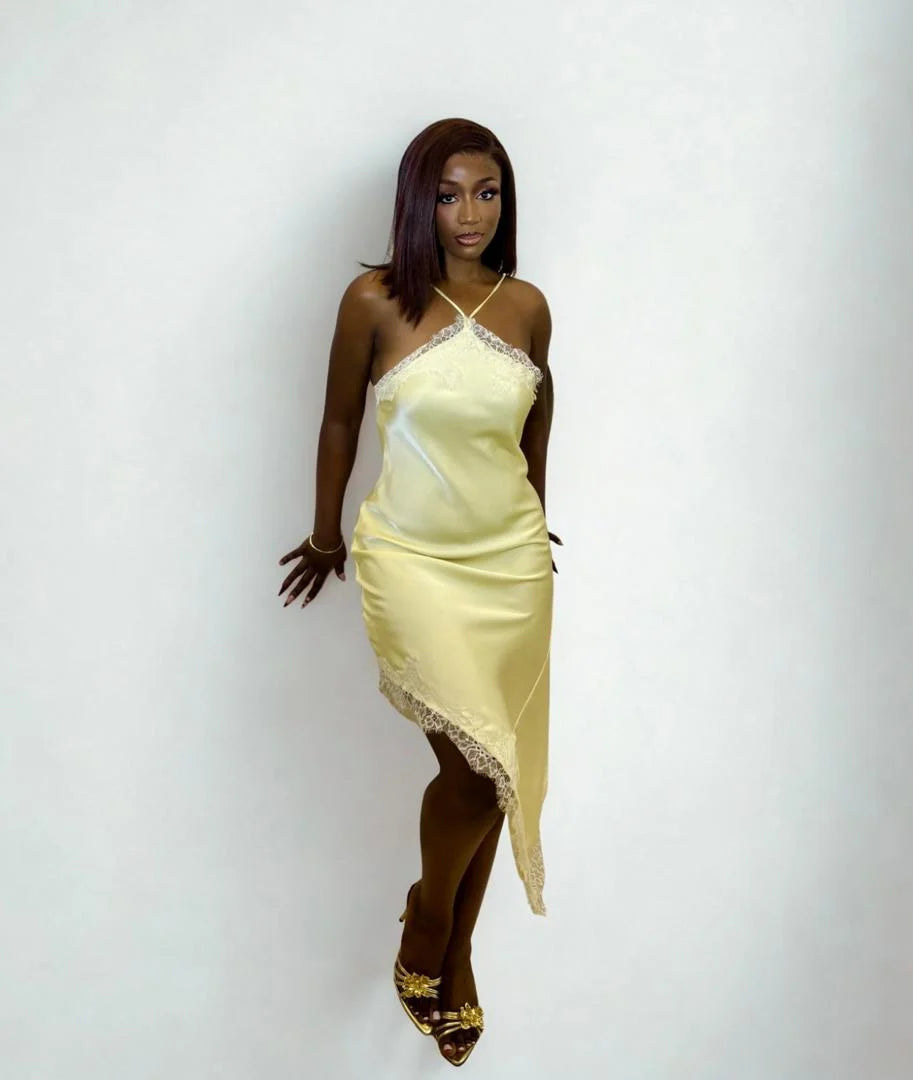 Vestido de renda sem mangas